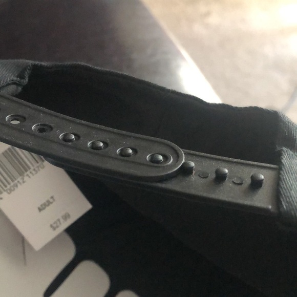 NWT snap back cap - Picture 7 of 7